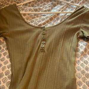 A tight t shirt in green